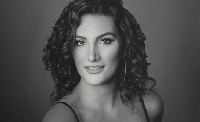 Valeria Vegezzi als Debbie 