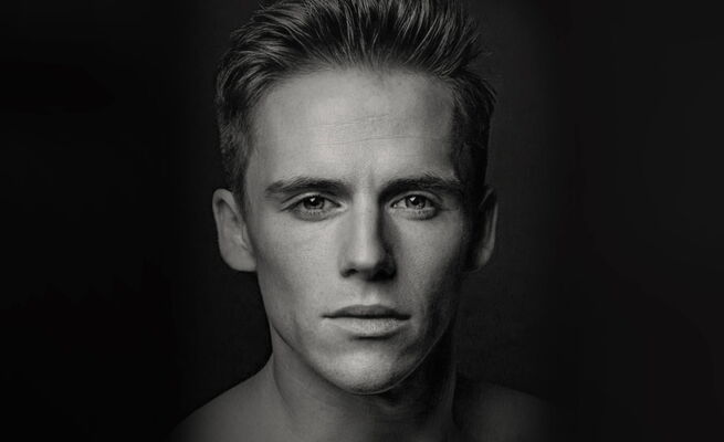 Alexander Wilbert als Spielwarenverkäufer