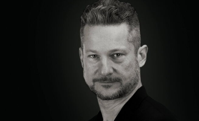 Tobias Materna als Inszenierung