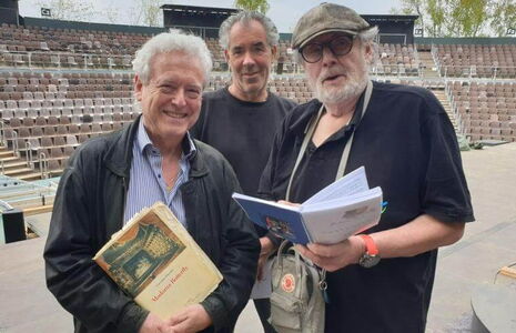 Das Opern-Team: Hilary Griffiths ist der Musikalische Leiter (v.l.), Jörg Brombacher entwarf das Bühnenbild und Regie führt Igor Folwill bei den Eutiner Festspielen.