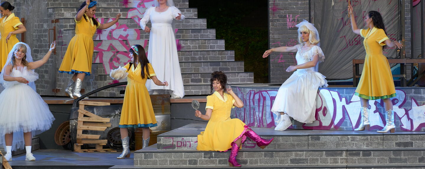 „Ich seh gut aus“ (I feel pretty) – Frisch verliebt, fühlt Maria sich schön auf Eutins Seebühne. Foto: Marcel Kohnen