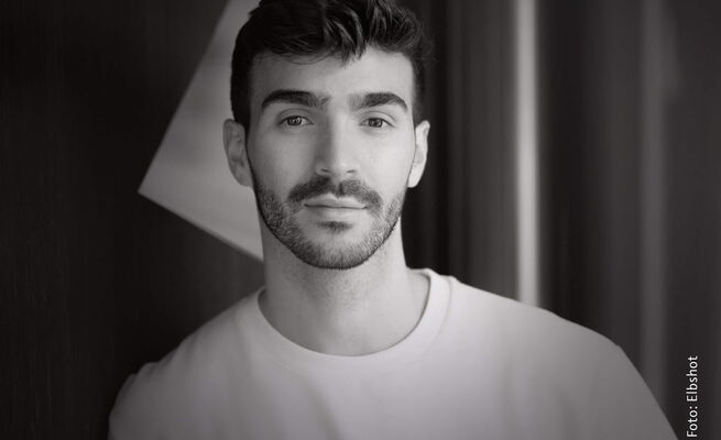 Ilias Sidi-Yacoub als Priester