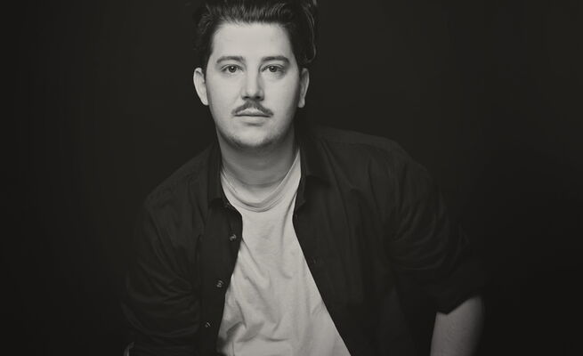 Noah Steiner als Baby John