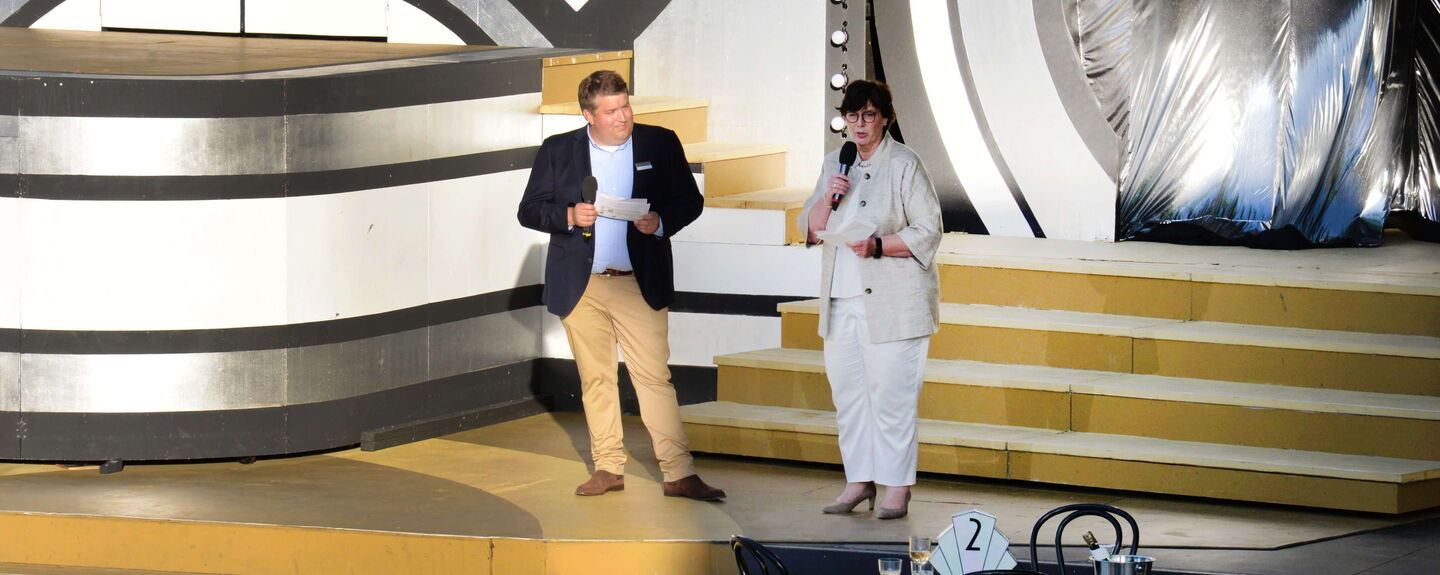 Ministerin Sabine Sütterlin-Waack und Geschäftsführer Falk Herzog begrüßten rund 900 Premierengäste.