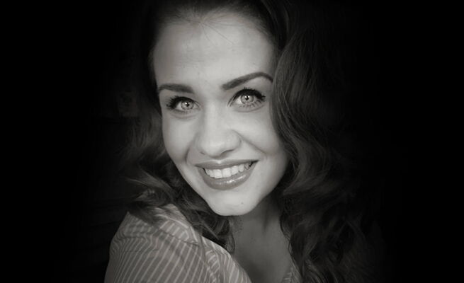 Iris Meyer als Zemrude / 1. Gläubiger