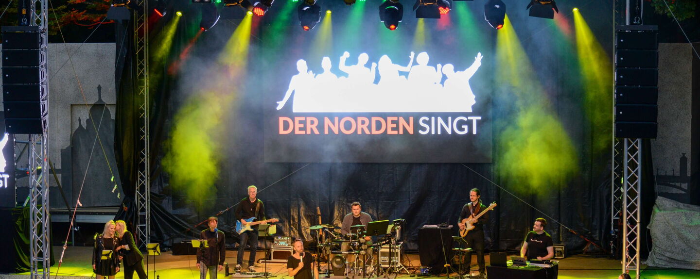 "Eutin Singt!": "Der Norden Singt" – Niels Schröder & Band auf der Seebühne Eutin