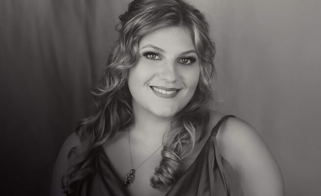 Ann-Kathrin Niemczyk als Agathe