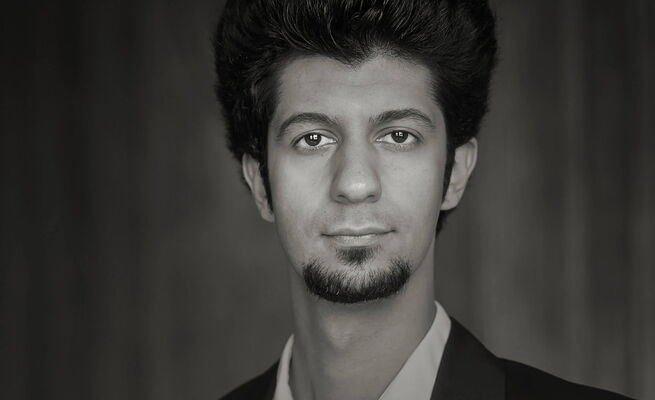 Milad Kuhpai als Omar / 3. Gläubiger