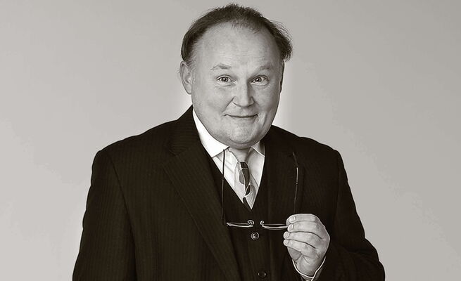 Claus J. Frankl als Oberst Pickering