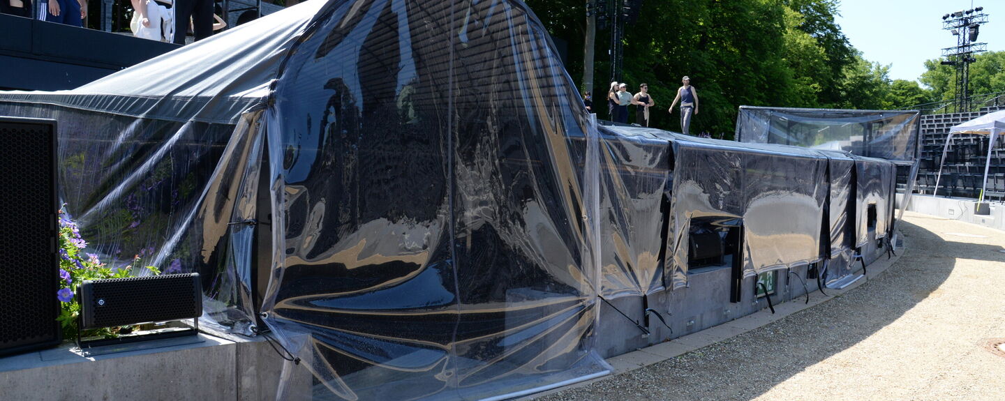 Die neue Abdeckung für den Orchestergraben