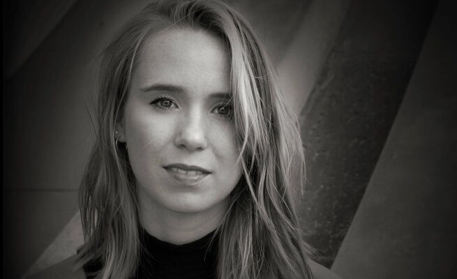 Lina Gerlitz als Lois Lane (Bianca)