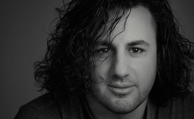 Angelos Samartzis als Gustavo