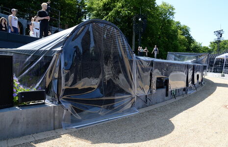 Die neue Abdeckung für den Orchestergraben