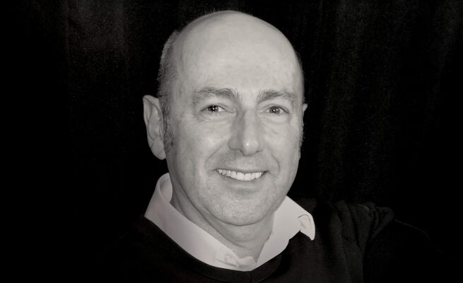 Anthony Pilavachi als Regie