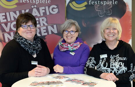 Andere Ohm-Fechner, Kerstin Gradert, Roswitha Wenzel in der Konzertkasse der Opernscheune